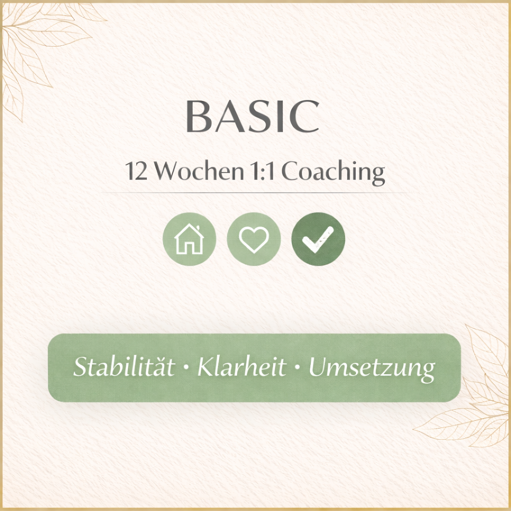 Quadratisches Shopbild zum 12 Wochen 1:1 Coaching Basic mit hellem Hintergrund, grünen Symbolen und dem Text „Stabilität · Klarheit · Umsetzung“.
